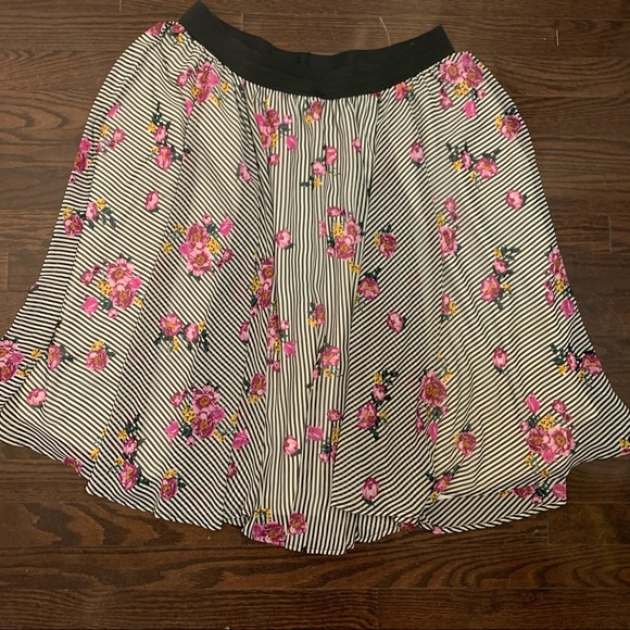 Torrid Skater Skirt Size 2X - Picture 2 of 12